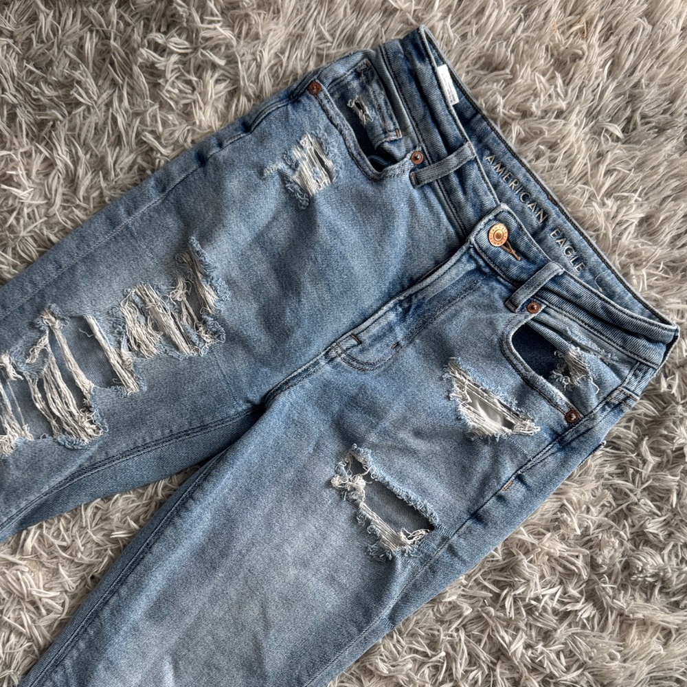 American Eagle Outfitters Light Blue Distressed Boyfriend Jeans